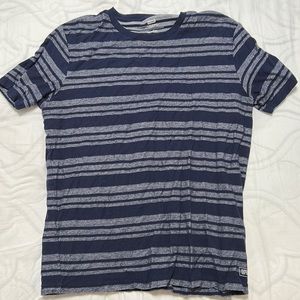 Globe men’s medium tee shirt
